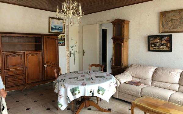 Maison à vendre    8 pièces •  La Flotte