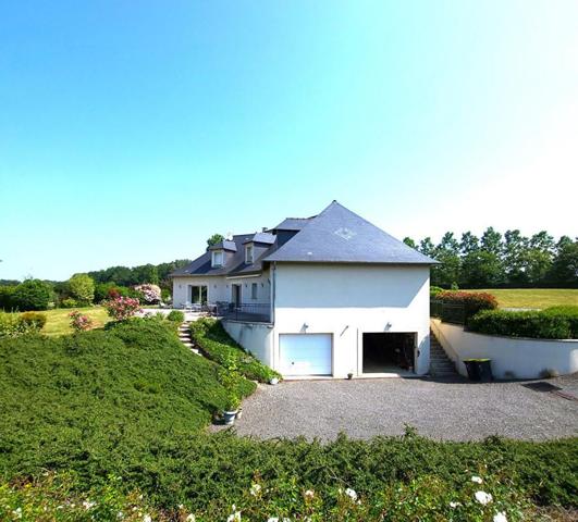 Vente en nue-propriété avec réserve d'usufruit au profit d'une Femme de 84 ans, Propriété, Sylvains-les-Moulins (27240), maison 178 m², maison 80 m², 2 appartements T2 39 m² et 40 m², sous-sol, dépendance, petit étang, terrain clos de 3 5040 m². Prix HAI