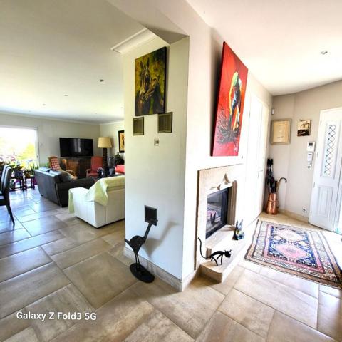 Vente en nue-propriété avec réserve d'usufruit au profit d'une Femme de 84 ans, Propriété, Sylvains-les-Moulins (27240), maison 178 m², maison 80 m², 2 appartements T2 39 m² et 40 m², sous-sol, dépendance, petit étang, terrain clos de 3 5040 m². Prix HAI