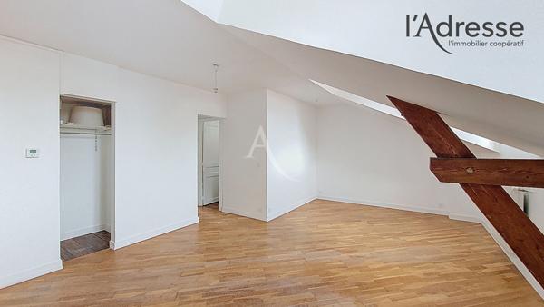 SURESNES/ CARNOT GAMBETTA Appartement dernier étage 2/3 pièces 54m² avec cave