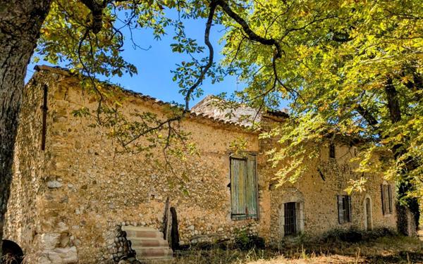 Maison à vendre    7 pièces •  Valensole