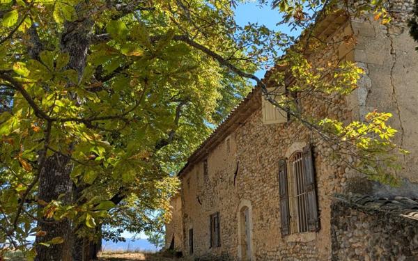 Maison à vendre    7 pièces •  Valensole