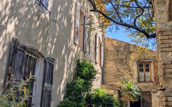 Maison à vendre    7 pièces •  Valensole