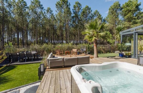 EXCEPTIONNEL AVEC JARDIN, JACUZZI et VUE FORÊT !!!
