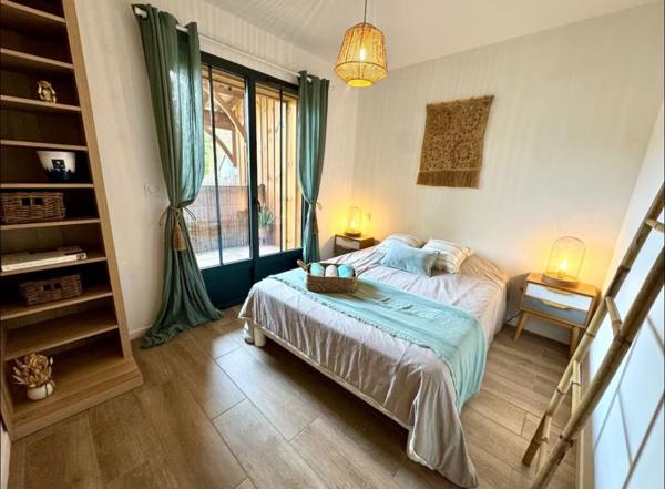 EXCEPTIONNEL AVEC JARDIN, JACUZZI et VUE FORÊT !!!