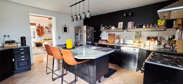 Maison avec mode de vie plain pied dans un environnement calme à 10 min de la gare RER C d' Etampes et TER dircect Paris Austerlits en 30 minutes.