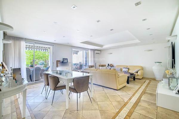 Vente                                                      Appartement
                        
                     6 pièces                      136 m2                     à Villeurbanne