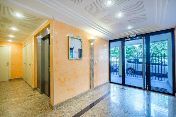 Vente                                                      Appartement
                        
                     6 pièces                      136 m2                     à Villeurbanne