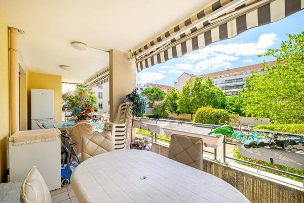 Vente                                                      Appartement
                        
                     6 pièces                      136 m2                     à Villeurbanne