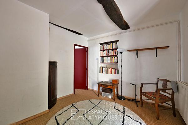 Maison de village de caractère avec terrasses, jardin et caves voûtées