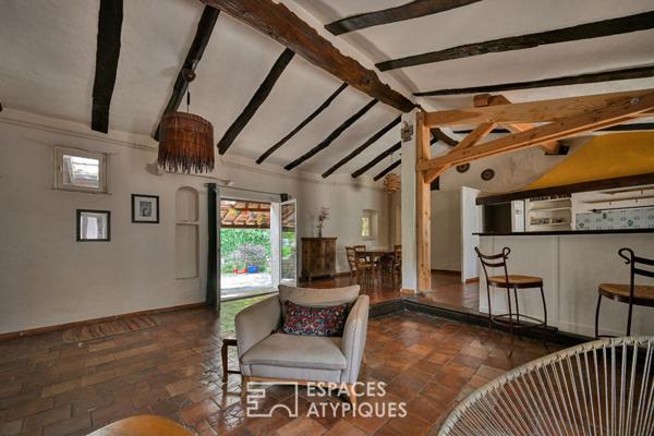Maison de village de caractère avec terrasses, jardin et caves voûtées