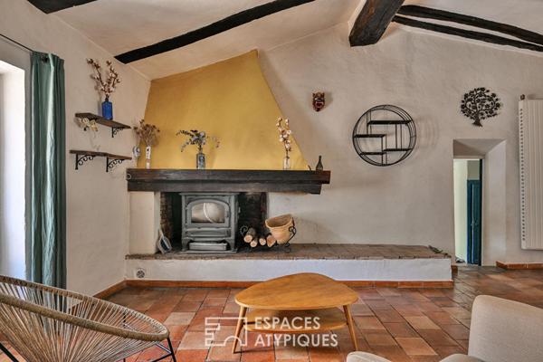 Maison de village de caractère avec terrasses, jardin et caves voûtées