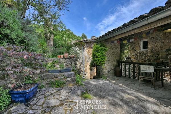 Maison de village de caractère avec terrasses, jardin et caves voûtées