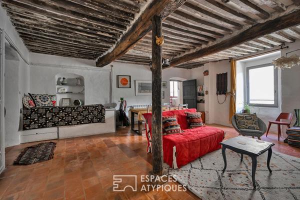 Maison de village de caractère avec terrasses, jardin et caves voûtées
