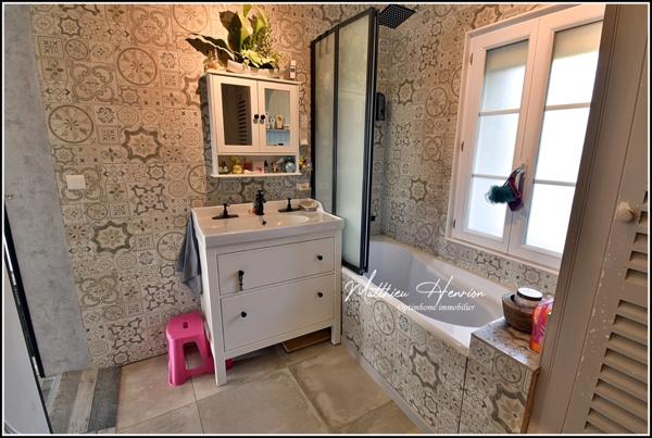 Exclusivité : maison de caractère rénovée, avec volumes et charme, DPE C