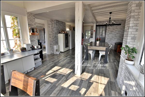 Exclusivité : maison de caractère rénovée, avec volumes et charme, DPE C