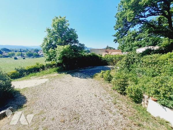 MONTBOUCHER-SUR-JABRON, maison de 122m²,6 chambres, sur 1130m² de parcelle.