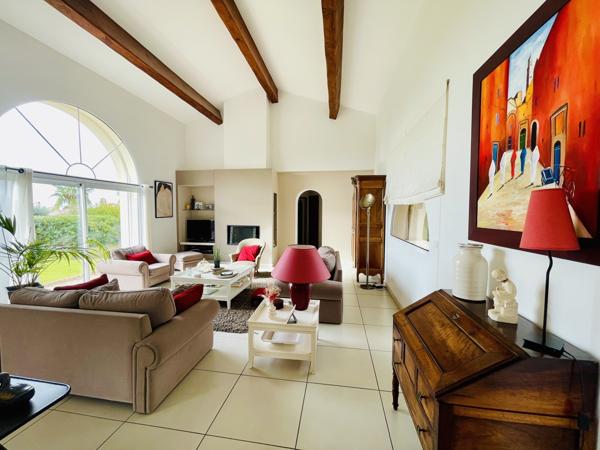 Villa méditerranéenne - piscine, patio et potentiel indépendant