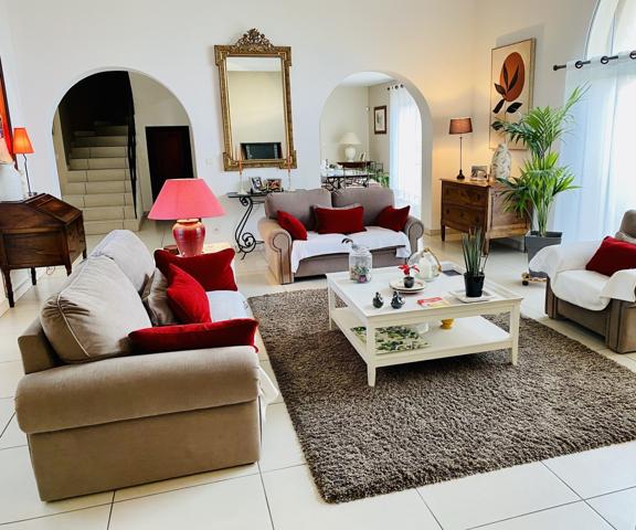 Villa méditerranéenne - piscine, patio et potentiel indépendant