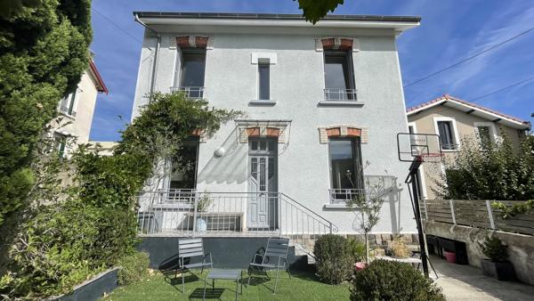 Maison des années 30 de 146 m² et sa dépendance de 45 m² au coeur de Chamalières
