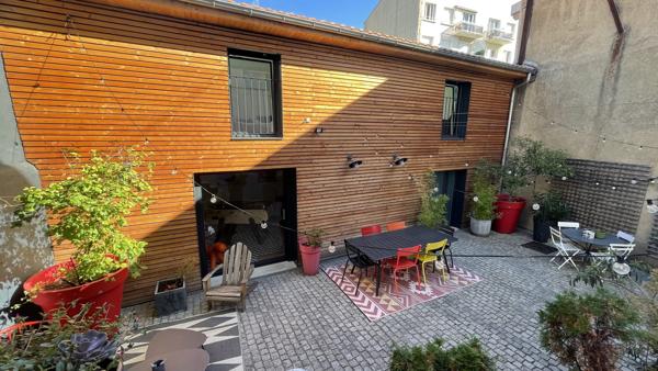 Maison des années 30 de 146 m² et sa dépendance de 45 m² au coeur de Chamalières