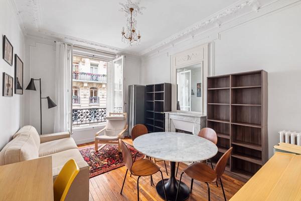 Paris 7ème - Avenue de Saxe- Appartement 3 pièces au charme de l'ancien - PARIS