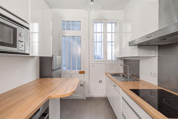 Paris 7ème - Avenue de Saxe- Appartement 3 pièces au charme de l'ancien - PARIS