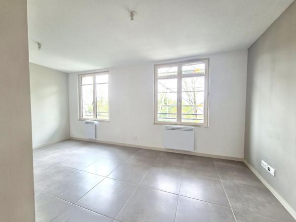 Appartement
                                                                                                                                                                                                                                                                                                                        3 pièce(s)                                                                                                                                                                                                          2 chambre(s)                                                                                                                                                                                                          56.4  m²