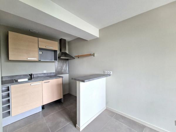 Appartement
                                                                                                                                                                                                                                                                                                                        3 pièce(s)                                                                                                                                                                                                          2 chambre(s)                                                                                                                                                                                                          56.4  m²