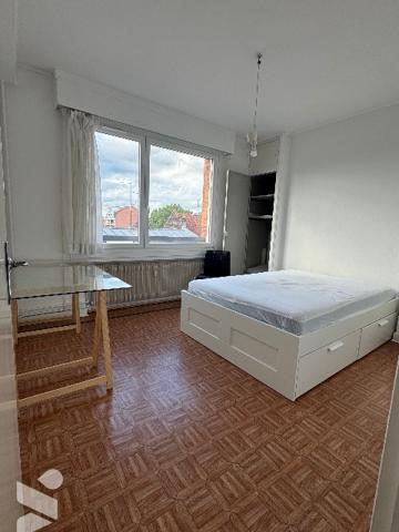 A VENDRE 
Appartement T3 lumineux avec balcon et vue sur les toits