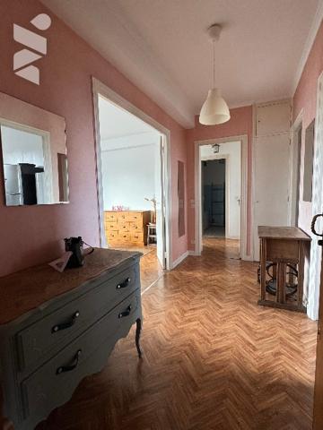 A VENDRE 
Appartement T3 lumineux avec balcon et vue sur les toits