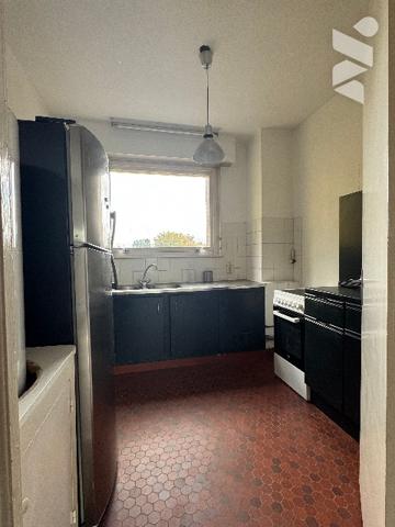 A VENDRE 
Appartement T3 lumineux avec balcon et vue sur les toits