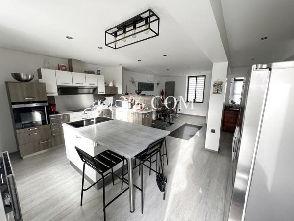 Maison 6 pièce(s) 3 chambre(s) 140 m²