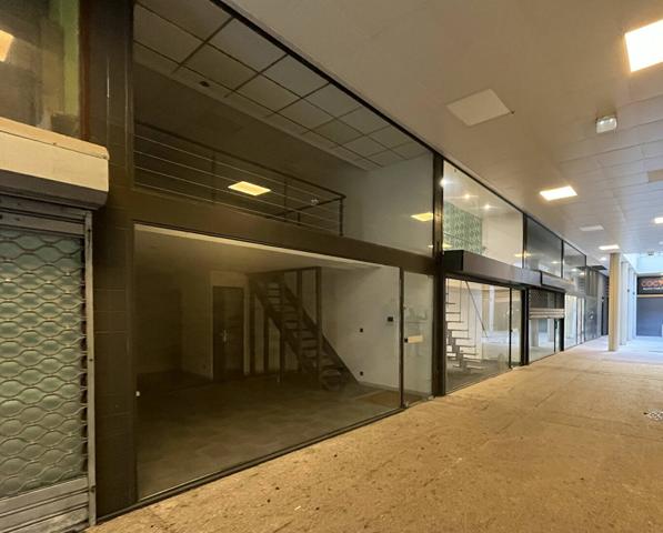 Local professionnel de 51 m² ? Bureaux avec mezzanine vitrée