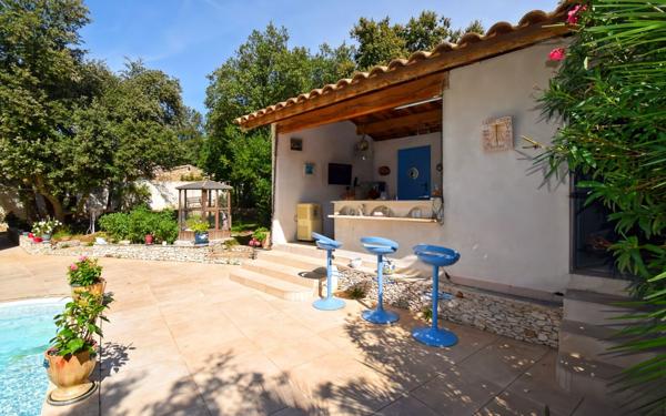 Maison à vendre    4 pièces •  Uzès