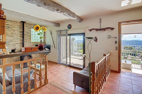 A VENDRE en EXCLUSIVITE à DRAGUIGNAN - Propriété de 185m² avec dépendances et PISCINE