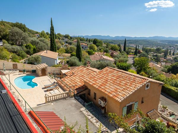A VENDRE en EXCLUSIVITE à DRAGUIGNAN - Propriété de 185m² avec dépendances et PISCINE