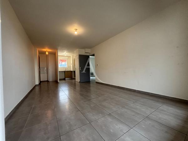 Appartement 3 pièce(s) lumineux de 60 m² avec terrasse, 2 stationnements