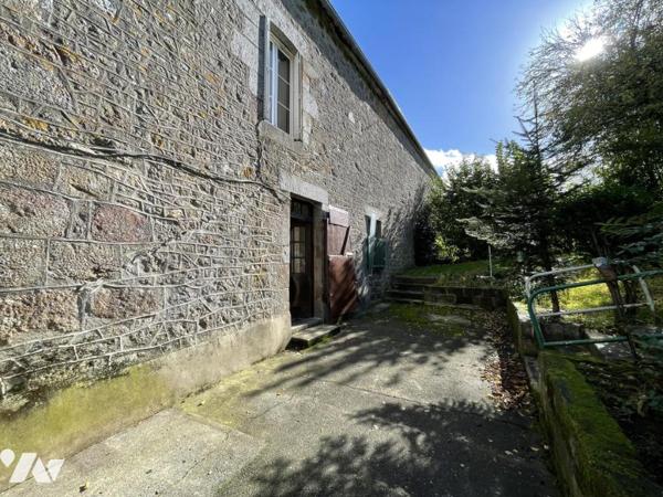 ST MARTIN L'AIGUILLON, maison à rénover avec dépendance sur 2900 m² de terrain