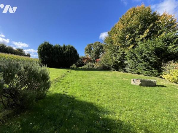 ST MARTIN L'AIGUILLON, maison à rénover avec dépendance sur 2900 m² de terrain