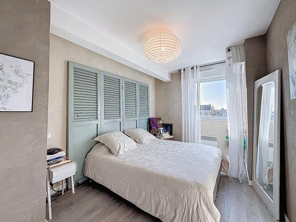 Appartement T4 de 81 m² avec 2 balcons et 2 parkings. Quartier GARE, Vannes