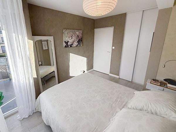 Appartement T4 de 81 m² avec 2 balcons et 2 parkings. Quartier GARE, Vannes