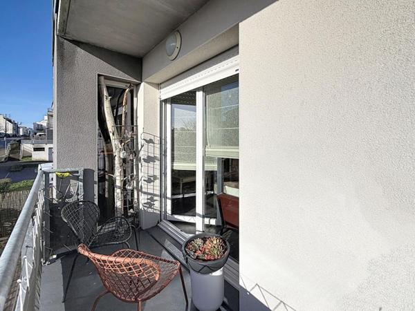 Appartement T4 de 81 m² avec 2 balcons et 2 parkings. Quartier GARE, Vannes