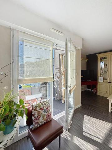 Appartement T4 de 81 m² avec 2 balcons et 2 parkings. Quartier GARE, Vannes