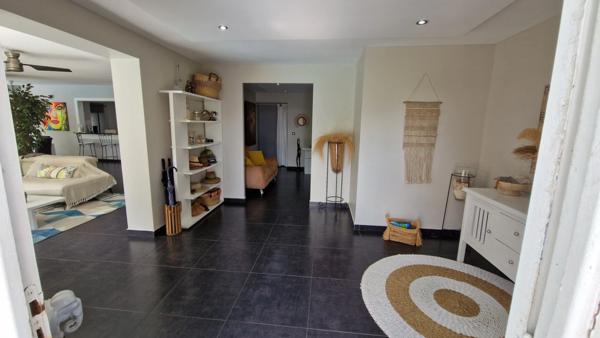 Moudong Sud magnifique villa de standing avec piscine sur 760 m² de terrain
