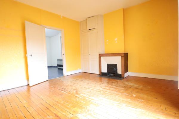 38m² - T2 - RUE GILIBERT - TRAM ARCHIVES / GARE PERRACHE