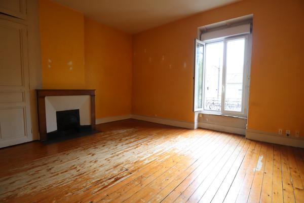 38m² - T2 - RUE GILIBERT - TRAM ARCHIVES / GARE PERRACHE
