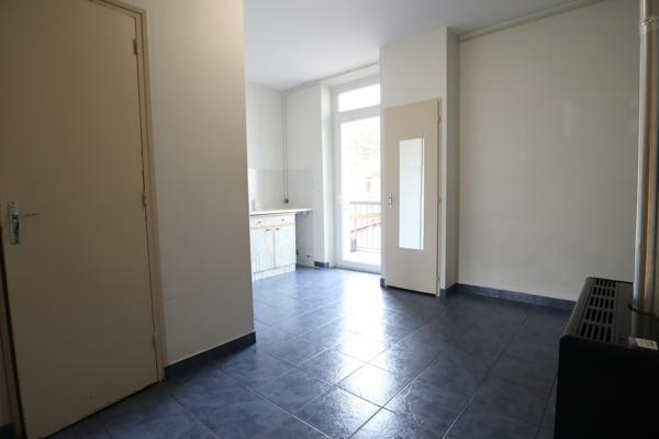 38m² - T2 - RUE GILIBERT - TRAM ARCHIVES / GARE PERRACHE