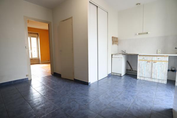 38m² - T2 - RUE GILIBERT - TRAM ARCHIVES / GARE PERRACHE