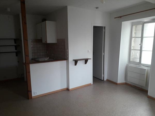 Appartement à louer    1 pièce •  Saintes